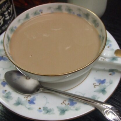 最近コーヒーばかりだったので、新鮮な美味しさでした。コーヒーはビジネスの香りというか現実の香りですが、紅茶の香り、ブランデーの香りはロマンティックですね♪